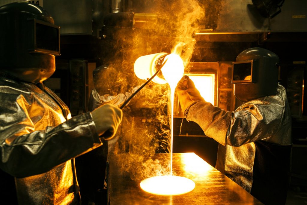 How Glass is Made White/Rock Glass Studio